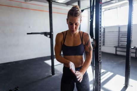 Phấn/ sáp thể thao không gây khô da, bụi mù mịt, an toàn cho sức khoẻ người dùng